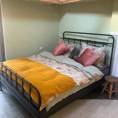 Little Betsy Apartman