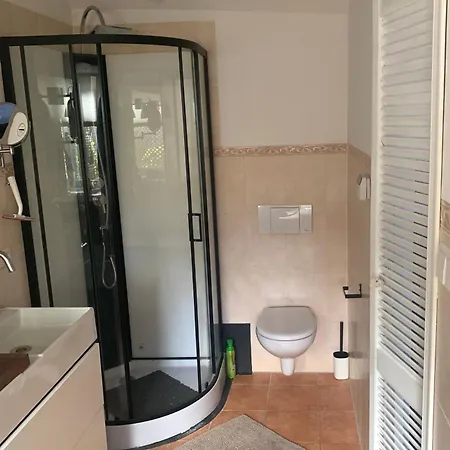 아파트 Little Betsy